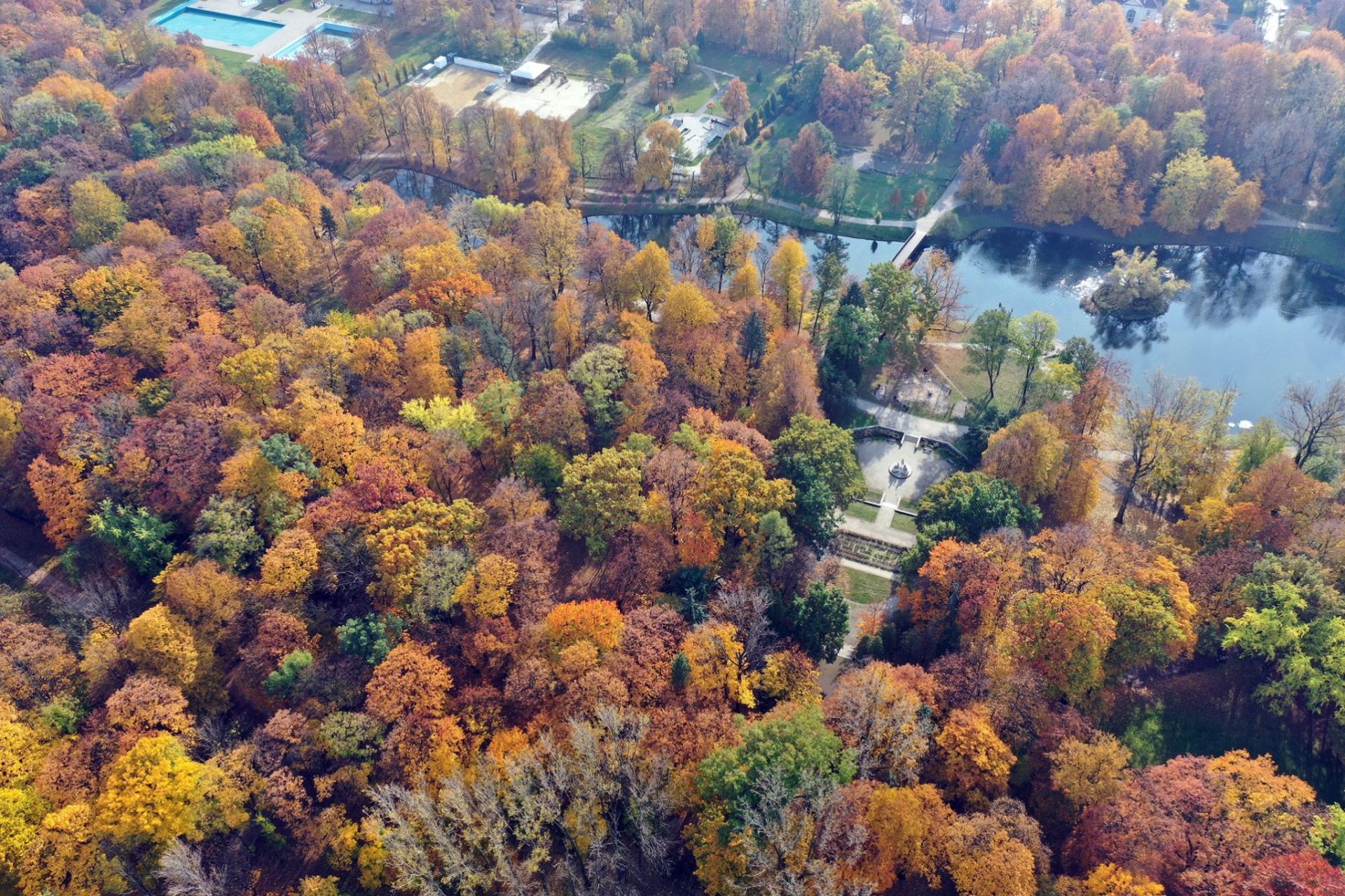 Jeden ze spacerów odbędzie się w Parku Miejskim