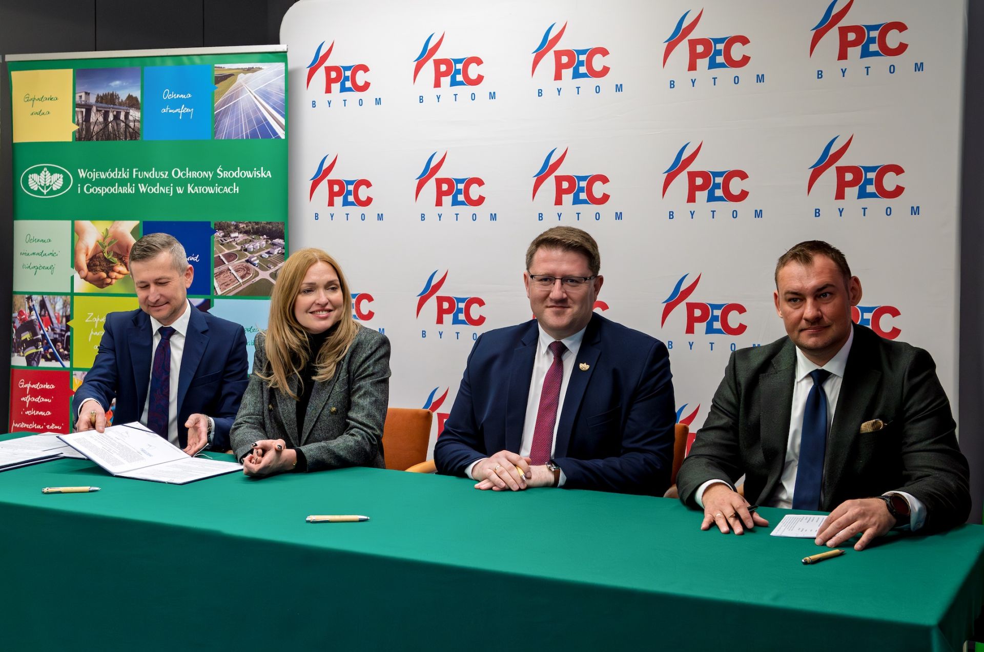 Podpisanie umów na dofinansowanie z PEC