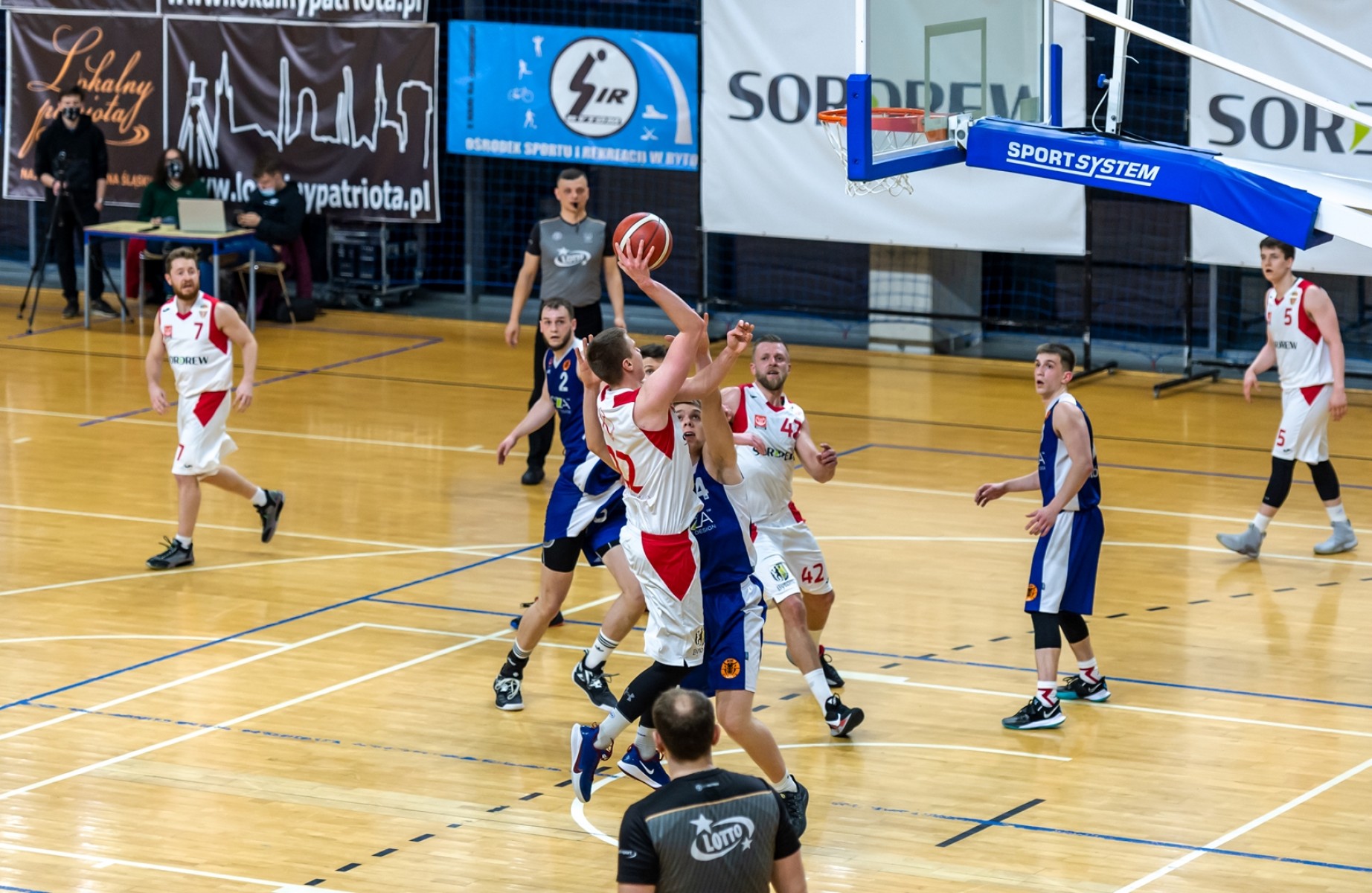 Koszykarze Polonii Bytom gromią rywala w pierwszym meczu play-off