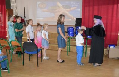 Zakończenie roku małych studentów