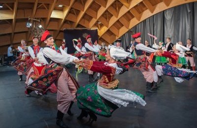 Barwne stroje, tańce oraz śląskie i polskie pie