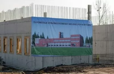 Żurawie na Łużyckiej. Trwa budowa nowej strażn