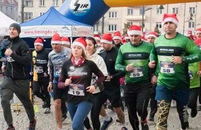 Biegali, aby pomóc