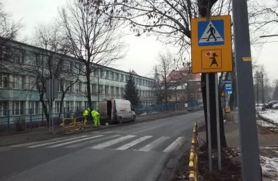 Bezpieczniej przy szkole