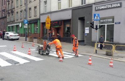 Widoczne pasy, bezpieczniej na jezdniach