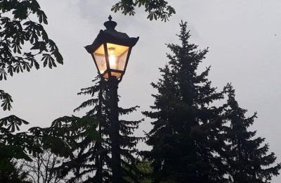 Dlaczego latarnie świeciły w ciągu dnia?