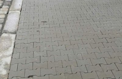 Uszkodzona kostka na ul. Katowickiej zostanie wymi