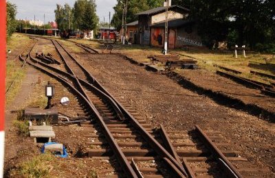 Remontują tory i rozjazdy