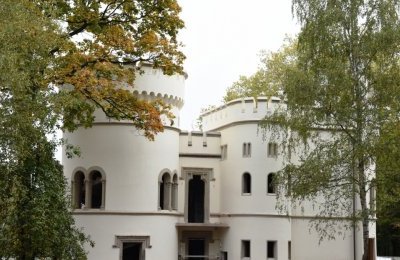 Miechowicki pałac pięknieje z każdym dniem