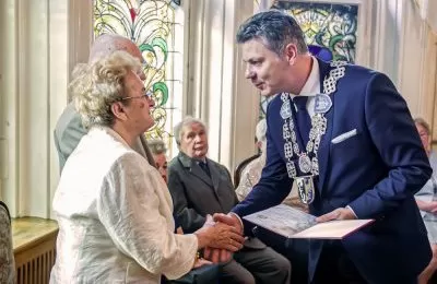 Więzi niezniszczalne jak diament