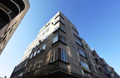 Odnowić modernistyczną elewację z zachowaniem j