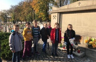 Uczniowie porządkowali groby bytomian