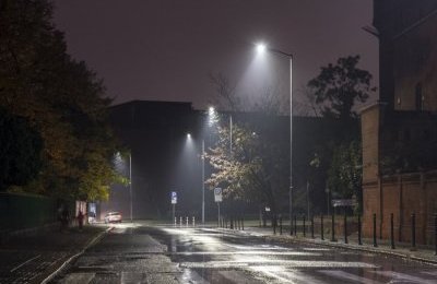 Dlaczego czasem wydaje się, że latarnie uliczne