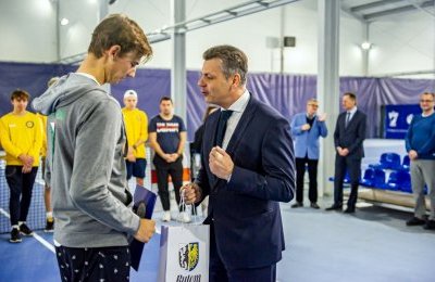 Najlepsze tenisowe drużyny rozpoczęły walkę o