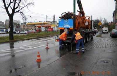 Trwa czyszczenie wpustów ulicznych