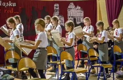 Uczniowie uczcili 100. rocznicę wybuchu powstań