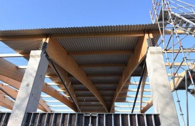 Rozpoczął się montaż pierwszej warstwy pokryci