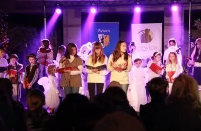 Noworoczne kolędowanie na dworcu