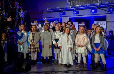 Noworoczne kolędowanie na dworcu PKP