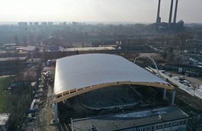 Pierwsza warstwa pokrycia dachowego nad taflą lod