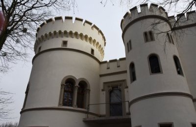Oficyna pałacu w Miechowicach pięknieje z każdy
