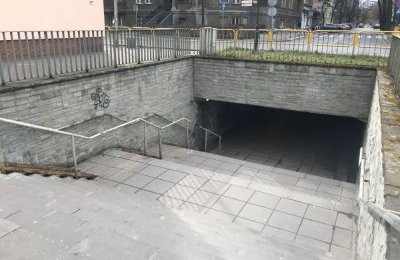 Przejścia podziemne i szalety miejskie zostaną z