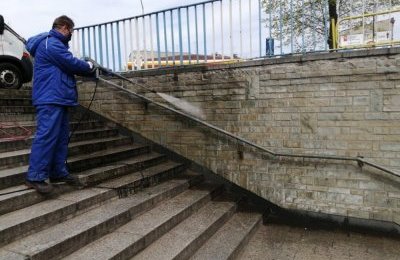 Trwa mycie przejść podziemnych
