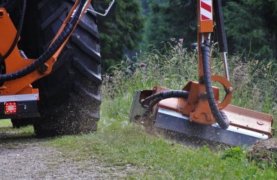 Rozpoczęło się koszenie trawników w pasie drog