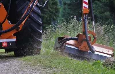 Rozpoczęło się koszenie trawników w pasie drog