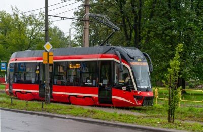 Moderus MF 10 AC wyjechał na tory