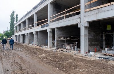 Budowa hali lodowiska idzie pełną parą