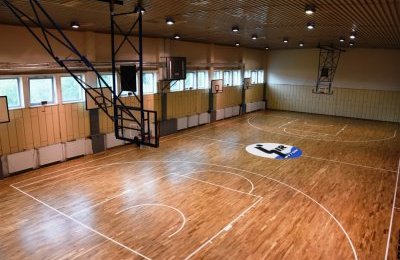 Remont parkietu w hali sportowej przy Kosynierów 