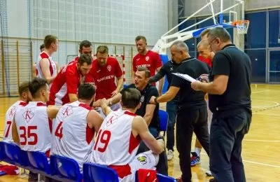 Koszykarze BS Polonii wciąż niepokonani w lidze