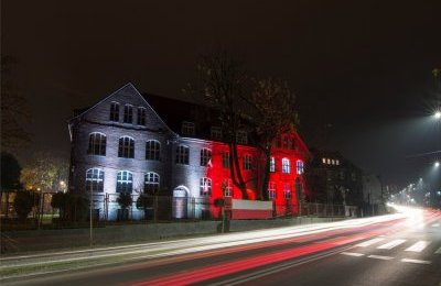 #Niepodległa - budynek ProFort w barwach biało-c