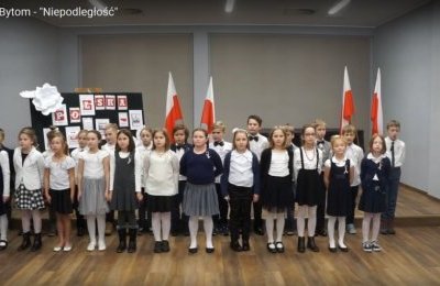 Szkoła do hymnu - uczniowie Szkoły Muzycznej ucz