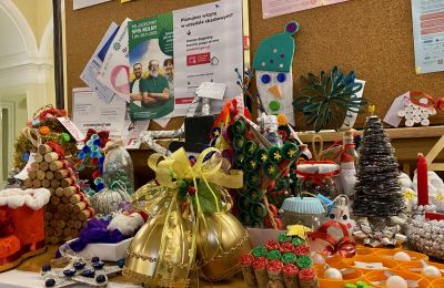 Ozdoby świateczne wykonane z materiałów wtórnych
