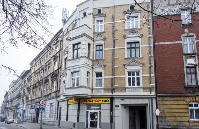 Kolejne budynki i kamienice odzyskały dawny blask