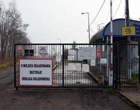 Brama główna skałdowiska miejskiego przy ul. Jana Pawła II 10 