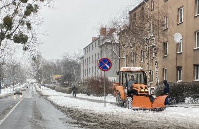 Intensywne opady śniegu. W mieście pracuje prawi