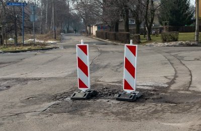Trwają prace zabezpieczające ubytki na drogach w