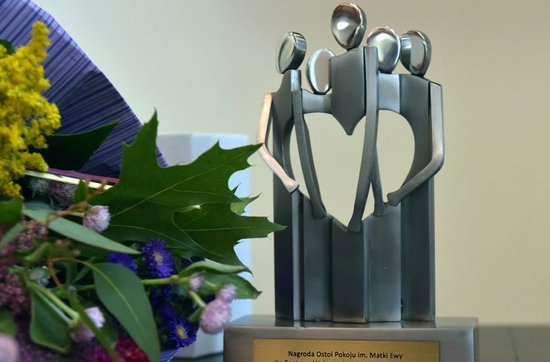 Statuetka Nagrody im. Matki Ewy 