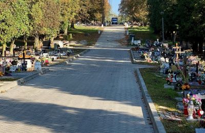 Odnowiono aleję na cmentarzu komunalnym