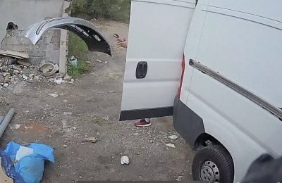 Z leżakiem za działkę