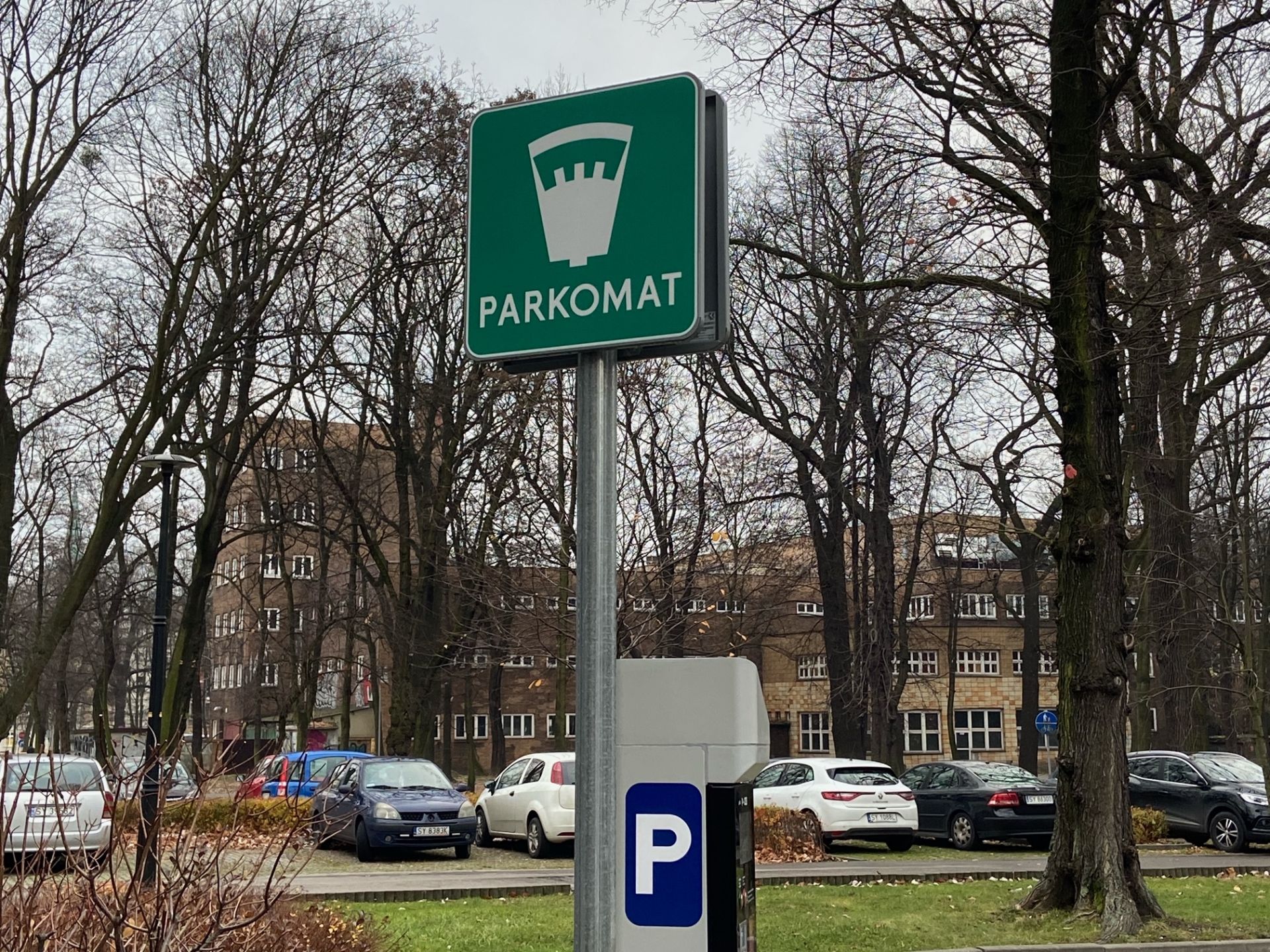 Nowe oznakowanie parkomatów w mieście