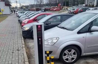 Coraz więcej stacji ładowania pojazdów elektryc