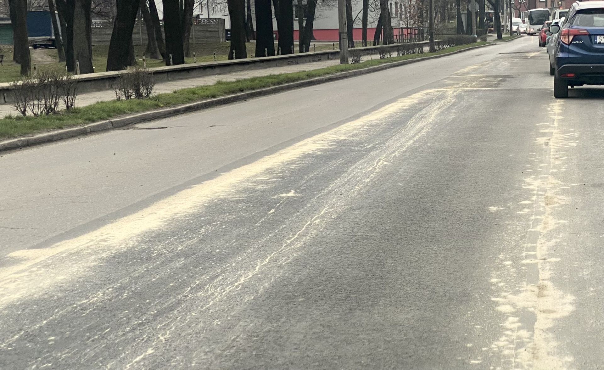 Trwają remonty cząstkowe dróg. Apelujemy do kierowców o ostrożność