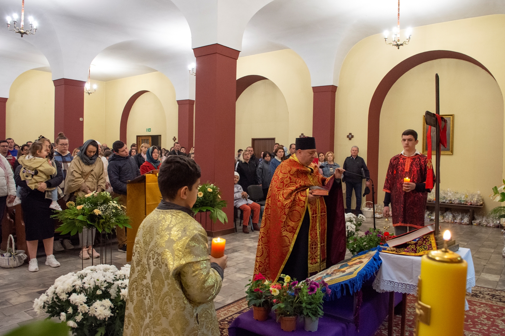 Liturgia wielkanocna dla Ukraińców. Wzięło w niej udział dzisiaj kilkaset osób Liturgia wielkanocna dla Ukraińców. Wzięło w niej udział dzisiaj kilkaset osób