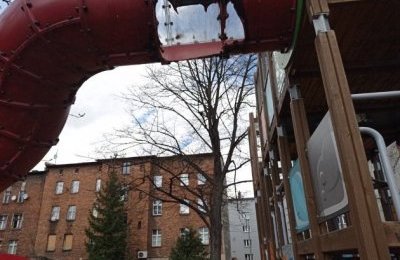 Wandale zniszczyli plac zabaw