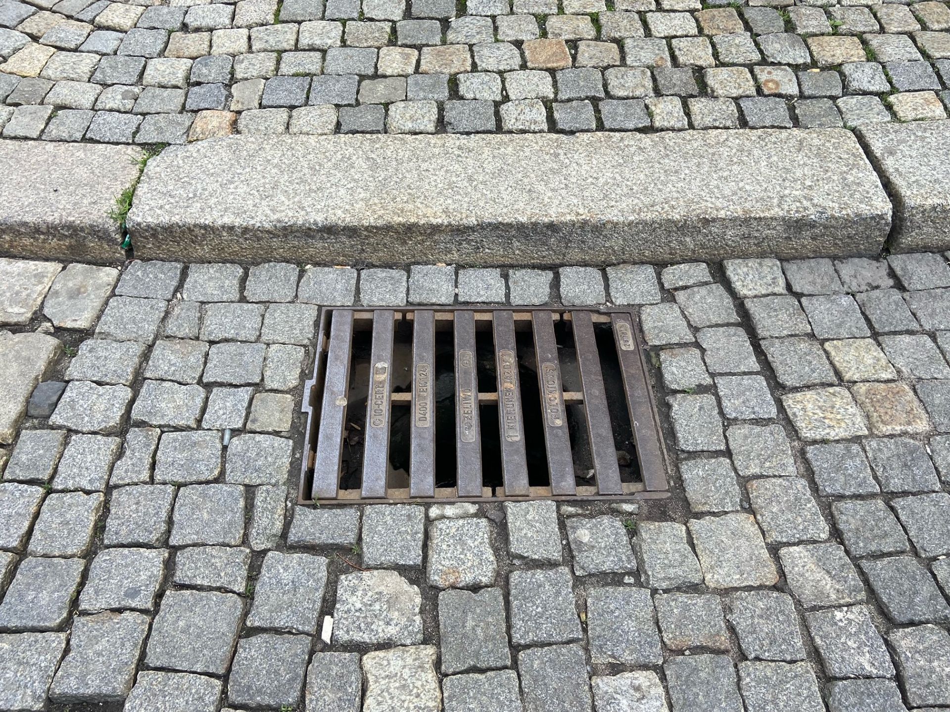 Trwa naprawa studzienek wodnościekowych