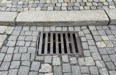 Widzisz kradzież studzienek kanalizacji deszczowe